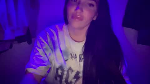 Snapshot of oceanxalara22_xo chatting on 10/21/25, 02:34 A L A R A online show from 10/21/25, 02:34