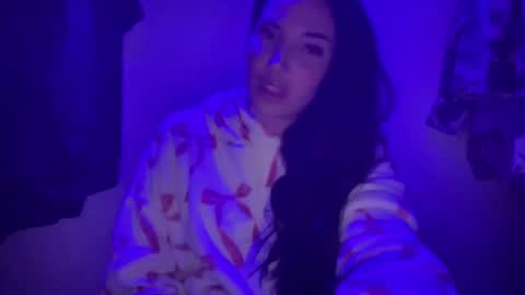 Snapshot of oceanxalara22_xo chatting on 11/05/25, 03:06 A L A R A online show from 11/05/25, 03:06