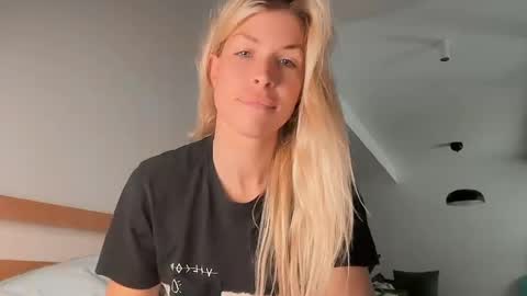 Snapshot of ocicatcat chatting on 04/14/26, 10:10 ocicatcat online show from 04/14/26, 10:10