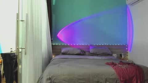 Evie online show from 01/21/25, 02:15