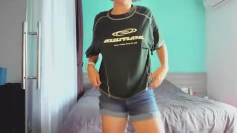 Evie online show from 02/04/25, 04:15