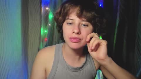 Evie online show from 09/18/25, 04:20