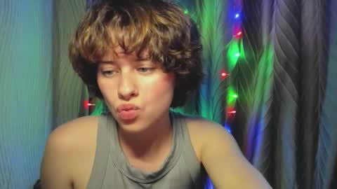 Evie online show from 09/19/25, 02:40