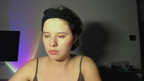 Evie online show from 04/17/26, 03:15