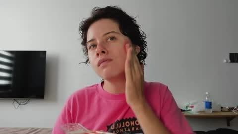 Evie online show from 04/20/26, 06:49