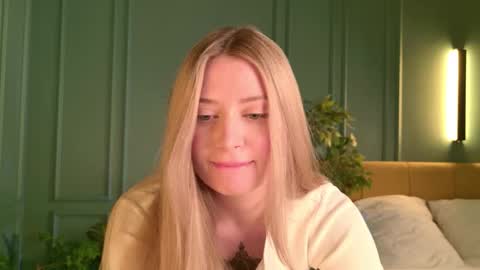 Snapshot of off_the_record_ chatting on 11/28/25, 12:41 off_the_record_ online show from 11/28/25, 12:41