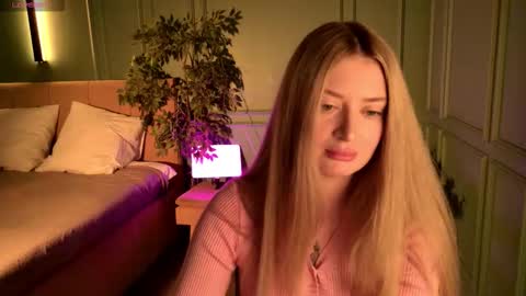 Snapshot of off_the_record_ chatting on 11/29/25, 01:03 off_the_record_ online show from 11/29/25, 01:03