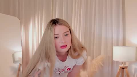 Snapshot of off_the_record_ chatting on 12/03/25, 05:59 off_the_record_ online show from 12/03/25, 05:59