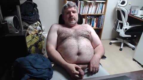 Woman message me men do not make demands and dont ask for pm only ladies. online show from 04/20/26, 02:42