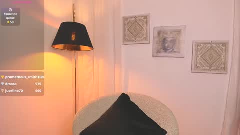 Snapshot of oh__holly chatting on 02/08/25, 12:06  Holly  online show from 02/08/25, 12:06