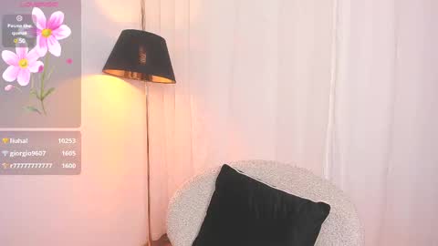 Snapshot of oh__holly chatting on 03/03/25, 04:14  Holly  online show from 03/03/25, 04:14