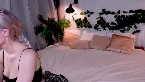 Lily online show from 07/10/26, 02:08
