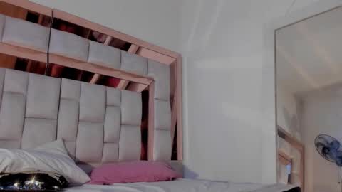 Snapshot of oh_holly chatting on 03/19/26, 03:10 Holly online show from 03/19/26, 03:10