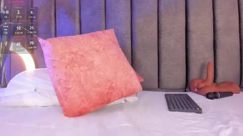 Holly online show from 02/11/25, 02:03