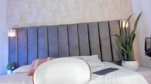 Holly online show from 03/01/25, 11:04