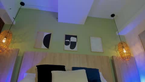 Holly online show from 11/19/25, 11:32