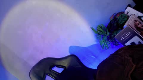 Flora  online show from 03/06/25, 03:35