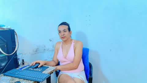 Snapshot of oh_tique chatting on 04/07/26, 12:49 LU online show from 04/07/26, 12:49
