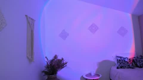 Snapshot of ohanna_ chatting on 12/17/24, 10:11 ohanna_ online show from 12/17/24, 10:11