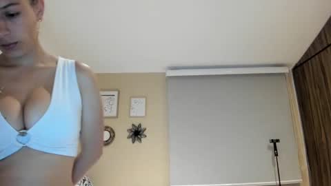 Snapshot of ohanna_ chatting on 12/20/24, 10:43 ohanna_ online show from 12/20/24, 10:43