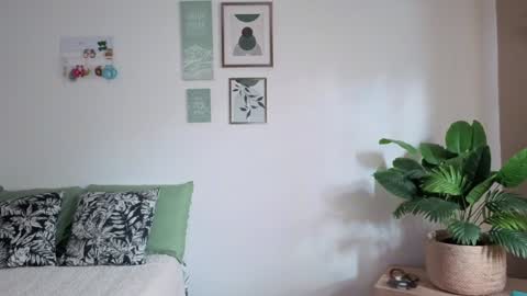 Snapshot of ohanna_ chatting on 10/02/25, 10:06 ohanna_ online show from 10/02/25, 10:06