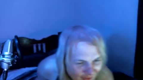 Snapshot of ohellesbells chatting on 06/06/26, 08:30 ohellesbells online show from 06/06/26, 08:30