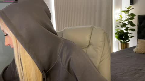 Emma online show from 04/07/26, 01:06