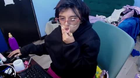 Snapshot of ohmysqueak chatting on 07/05/26, 03:41 ohmysqueak online show from 07/05/26, 03:41