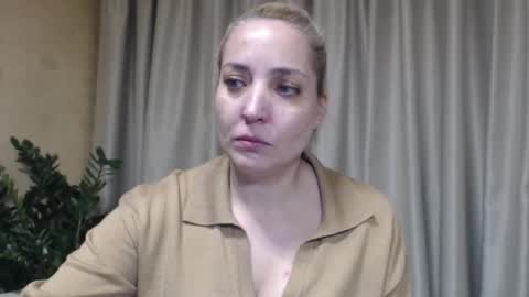 Mari online show from 11/13/25, 11:42