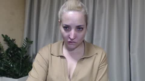 Mari online show from 11/28/25, 06:43