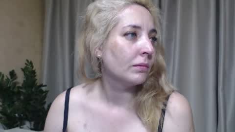 Mari online show from 07/17/26, 02:34