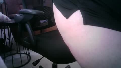 Snapshot of okiehard1 chatting on 10/11/25, 02:44 okiehard1 online show from 10/11/25, 02:44