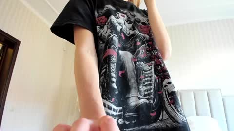 Snapshot of oksanafedorova chatting on 09/17/25, 11:45 Welcome to my fans page online show from 09/17/25, 11:45