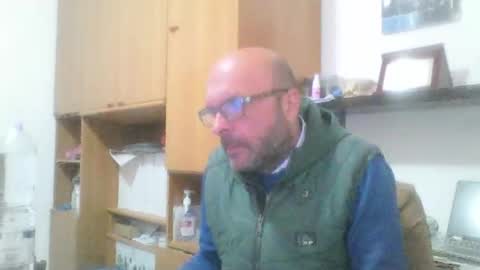 Snapshot of olak21 chatting on 11/12/25, 10:26 olak21 online show from 11/12/25, 10:26