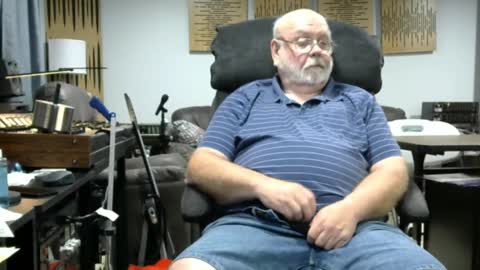 Snapshot of old_guy111 chatting on 09/25/25, 04:21 old_guy111 online show from 09/25/25, 04:21