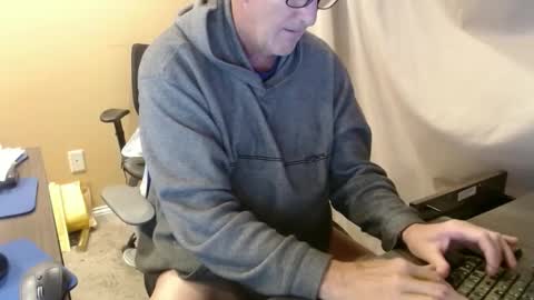 Snapshot of olderandwiser chatting on 12/03/24, 10:29 Older and Wiser online show from 12/03/24, 10:29