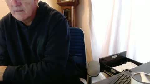 Snapshot of olderandwiser chatting on 01/09/25, 03:12 Older and Wiser online show from 01/09/25, 03:12