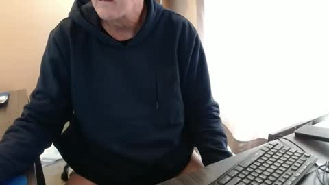 Snapshot of olderandwiser chatting on 01/09/25, 06:15 Older and Wiser online show from 01/09/25, 06:15