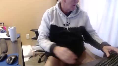 Snapshot of olderandwiser chatting on 02/11/25, 05:50 Older and Wiser online show from 02/11/25, 05:50