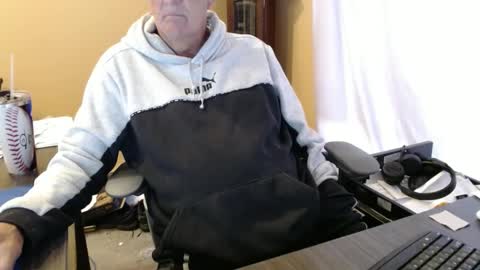 Snapshot of olderandwiser chatting on 09/26/25, 04:22 Older and Wiser online show from 09/26/25, 04:22