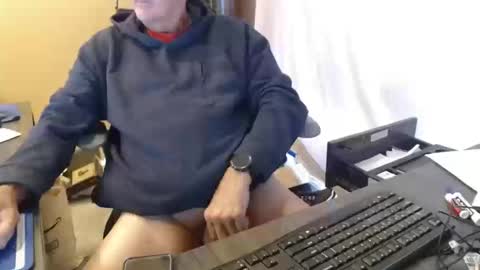 Snapshot of olderandwiser chatting on 10/13/25, 03:23 Older and Wiser online show from 10/13/25, 03:23