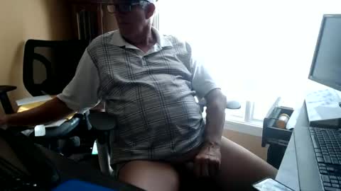 Snapshot of olderandwiser chatting on 06/23/26, 08:29 Older and Wiser online show from 06/23/26, 08:29