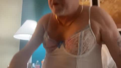 olderyeterotic online show from 03/30/26, 12:00