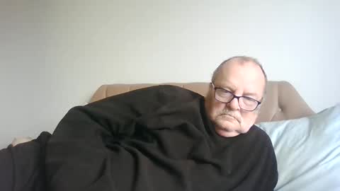 oldfkr69 online show from 03/11/25, 10:51