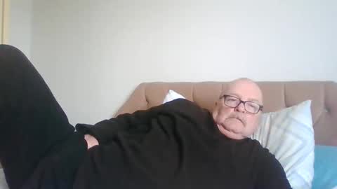 oldfkr69 online show from 02/24/26, 11:08