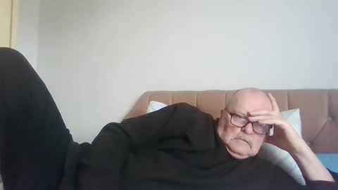 oldfkr69 online show from 02/25/26, 10:58