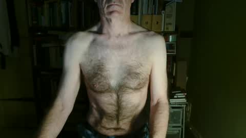 Snapshot of oldhairybastard chatting on 05/07/26, 03:45 oldhairybastard online show from 05/07/26, 03:45