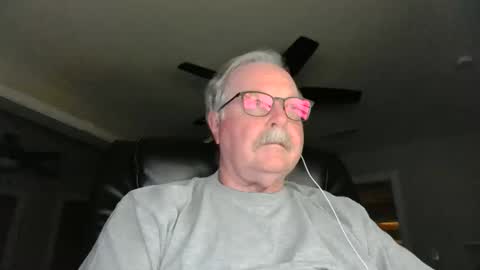 Snapshot of oldlakeguy chatting on 12/19/24, 03:07 OldLakeGuy online show from 12/19/24, 03:07