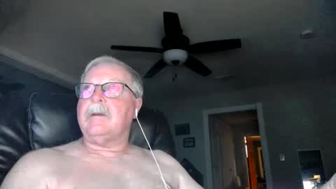 Snapshot of oldlakeguy chatting on 02/20/25, 07:34 OldLakeGuy online show from 02/20/25, 07:34