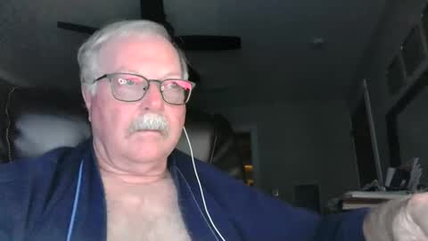 Snapshot of oldlakeguy chatting on 03/11/25, 05:27 OldLakeGuy online show from 03/11/25, 05:27